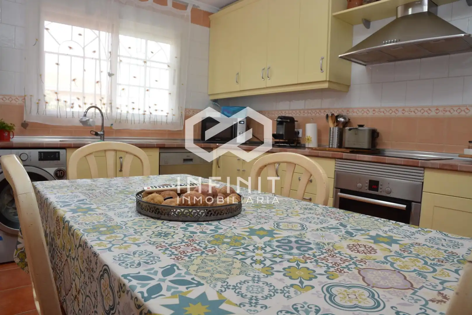 Cuina de Casa adosada en venda en Torrejón del Rey amb Calefacció, Jardí privat i Terrassa