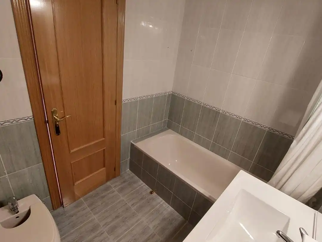 Badezimmer von Wohnung zur Miete in San Andrés del Rabanedo pueblo