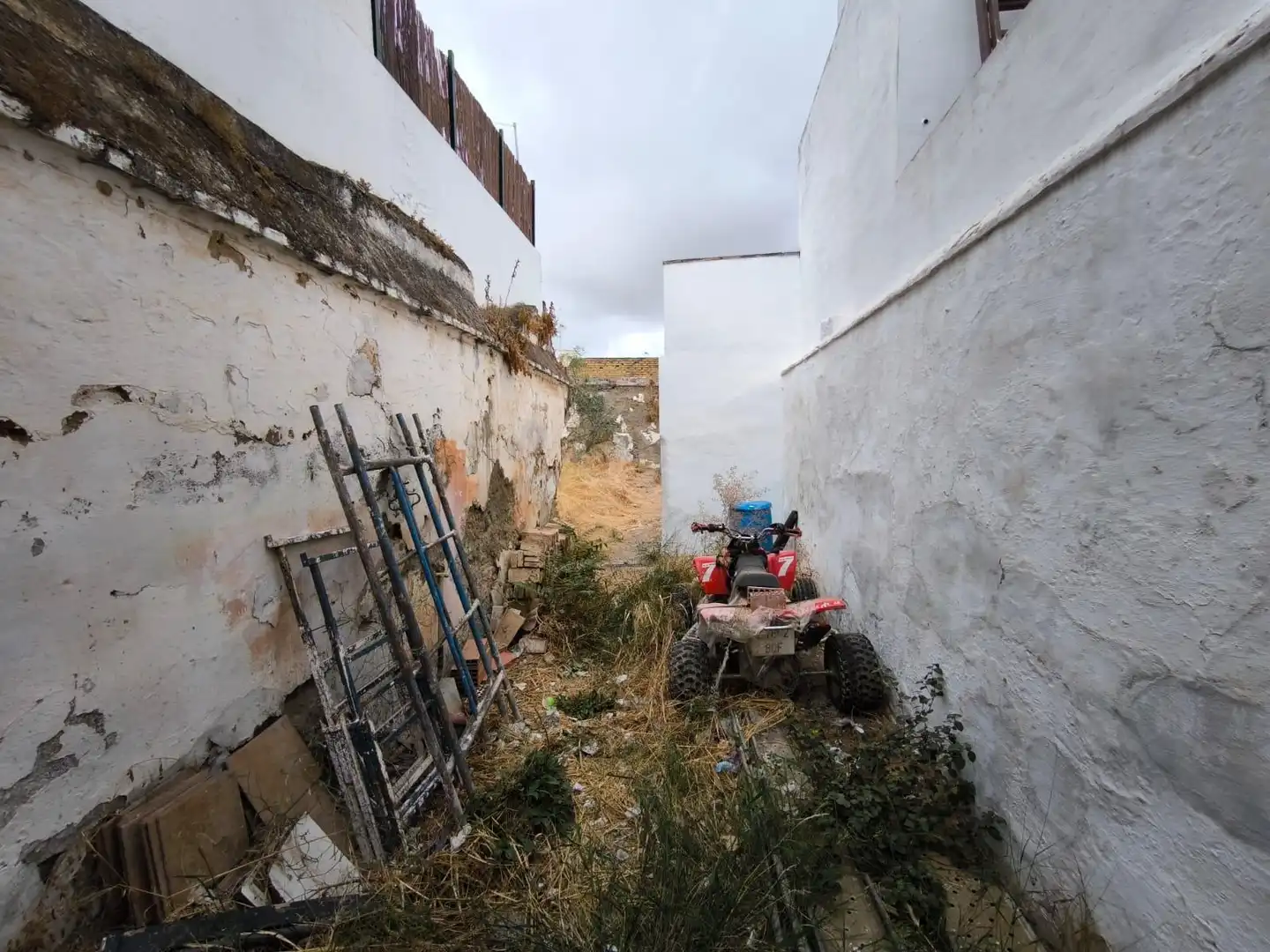Außenansicht von Residential zum Verkauf in Carmona