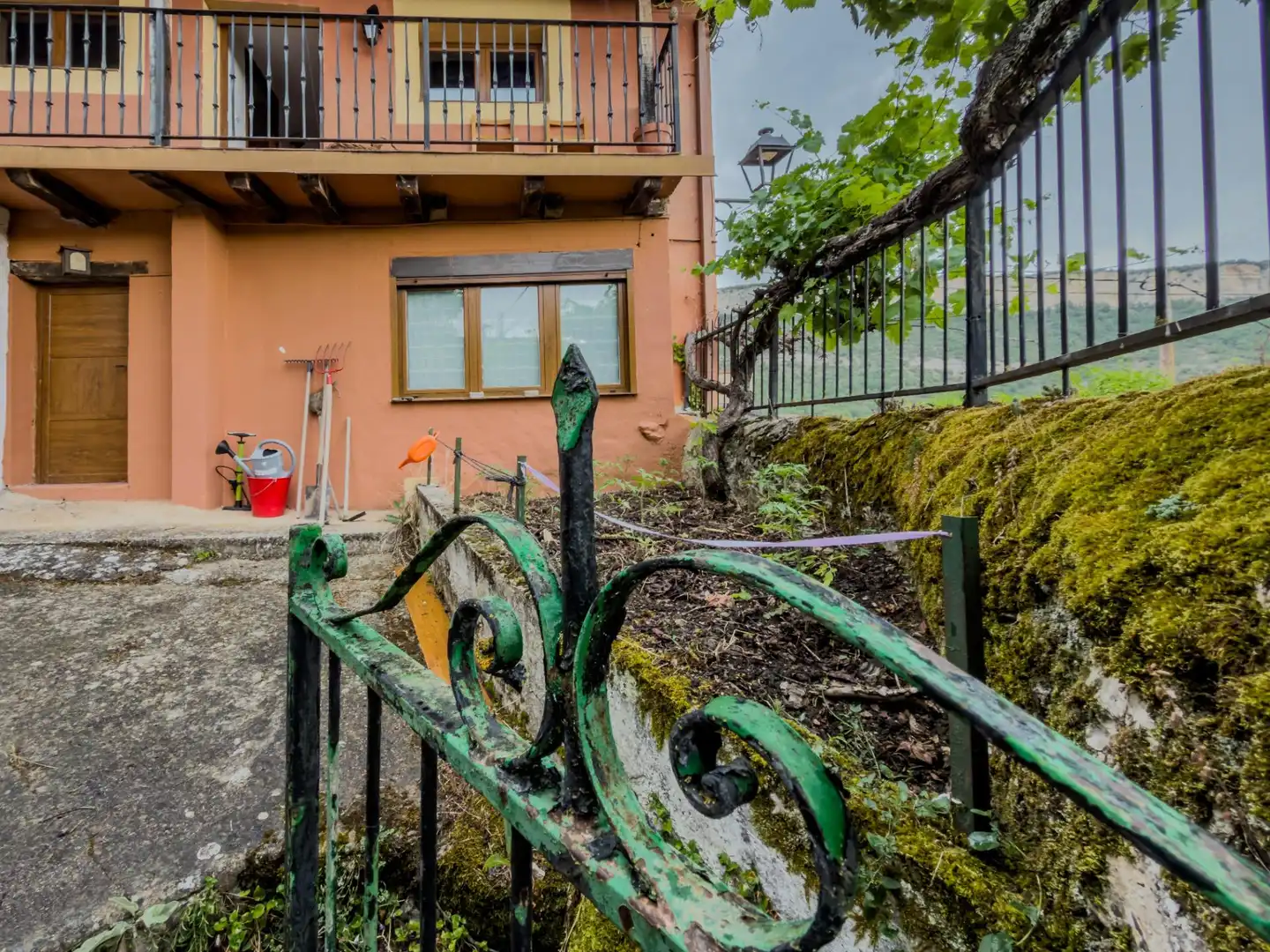Vista exterior de Casa adosada en venta en Merindad de Valdeporres con Calefacción