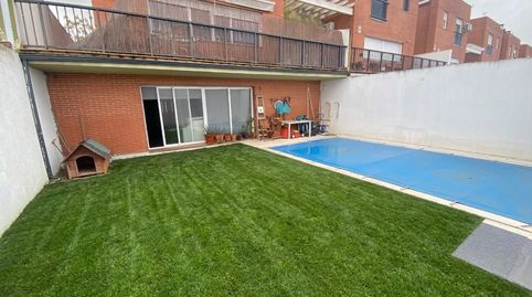 MAGNIFICA CASA UNIFAMILIAR DE 3 PLANTAS CON PISCINA EN POBLETE