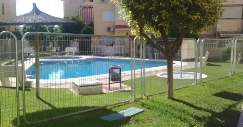 Schwimmbecken von Haus oder Chalet zum Verkauf in San Vicente del Raspeig / Sant Vicent del Raspeig mit Klimaanlage, Terrasse und Balkon