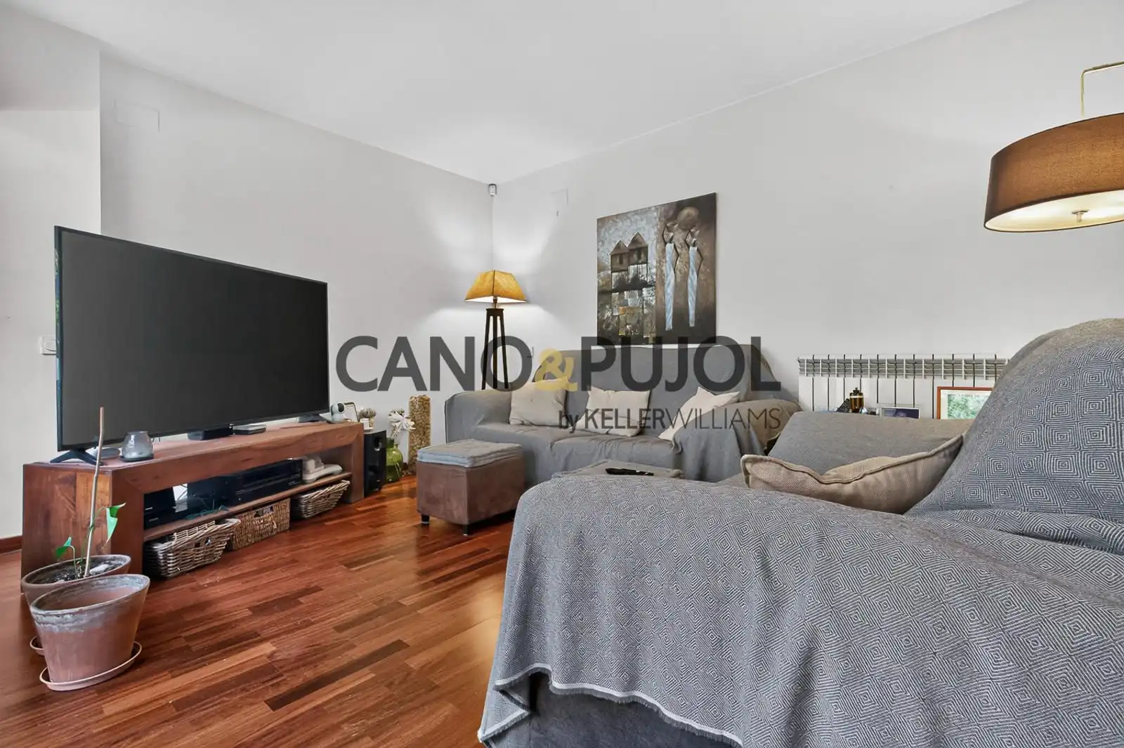 Sala d'estar de Pis en venda en Sant Cugat del Vallès amb Aire condicionat, Calefacció i Parquet