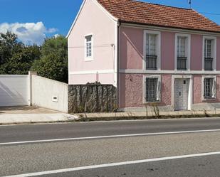 Vista exterior de Finca rústica en venda en Meis amb Parquet, Moblat i Forn