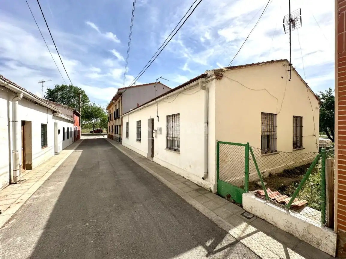 Exterior view of Detached homes for sale in Marchamalo  with Heating