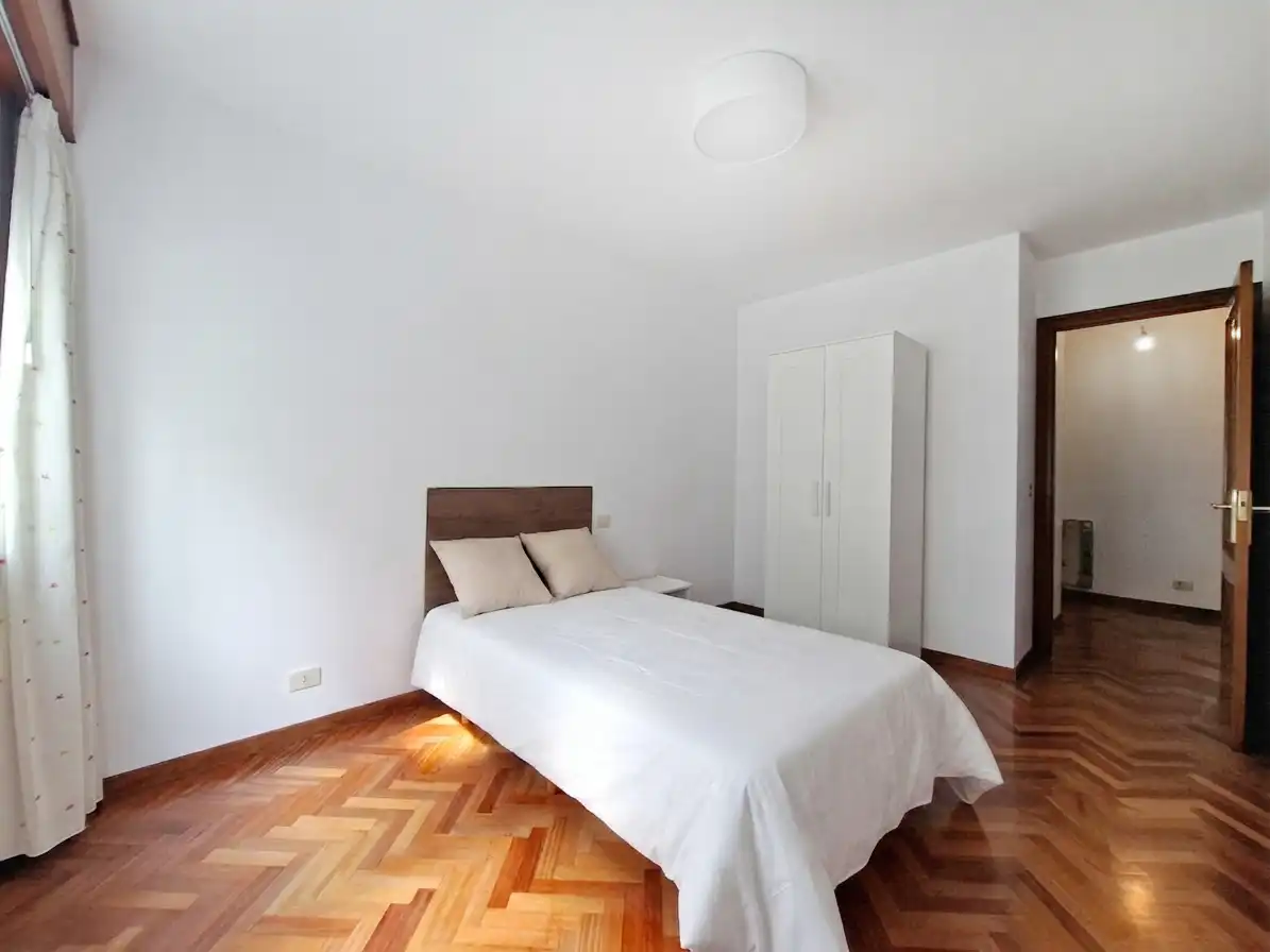 Dormitori de Pis en venda en A Coruña Capital  amb Calefacció, Parquet i Traster