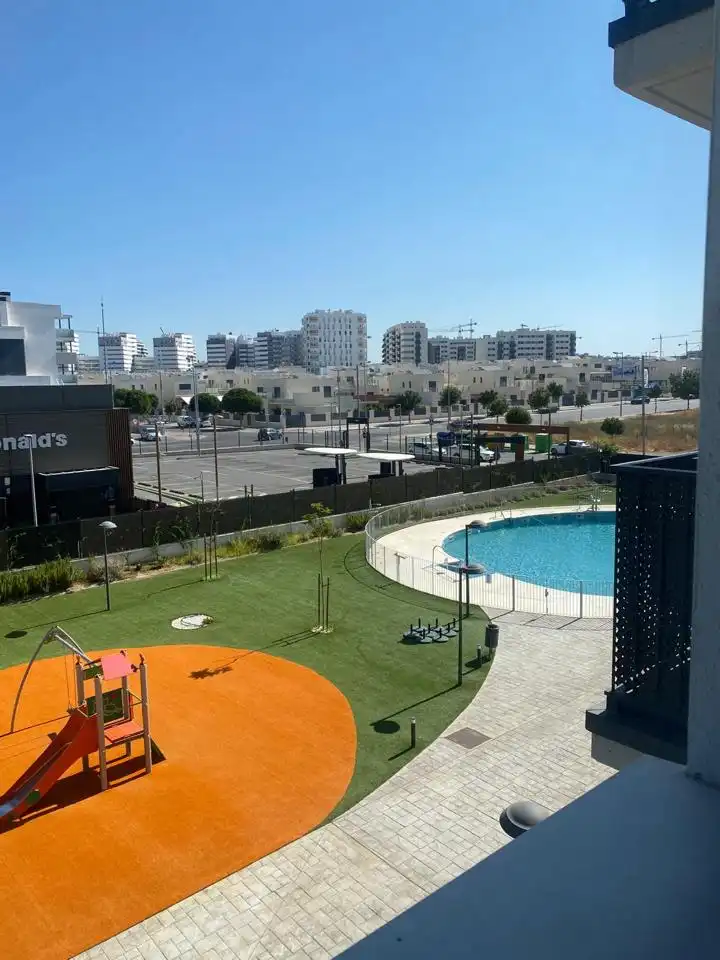 Swimming pool of Flat for share in Dos Hermanas