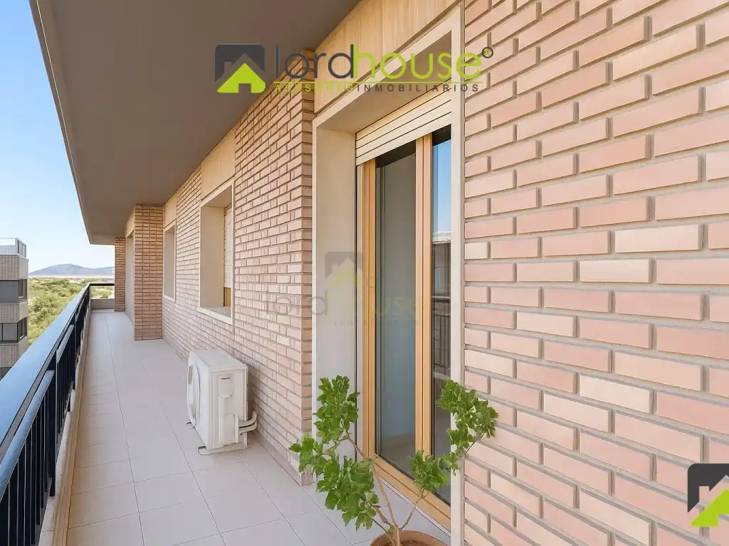 Piso con ascensor en venta en Calle Musso Valiente