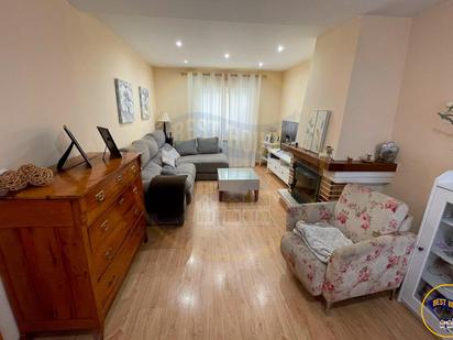 Living room of Single-family semi-detached for sale in Cuenca Capital  with Terrace and Balcony