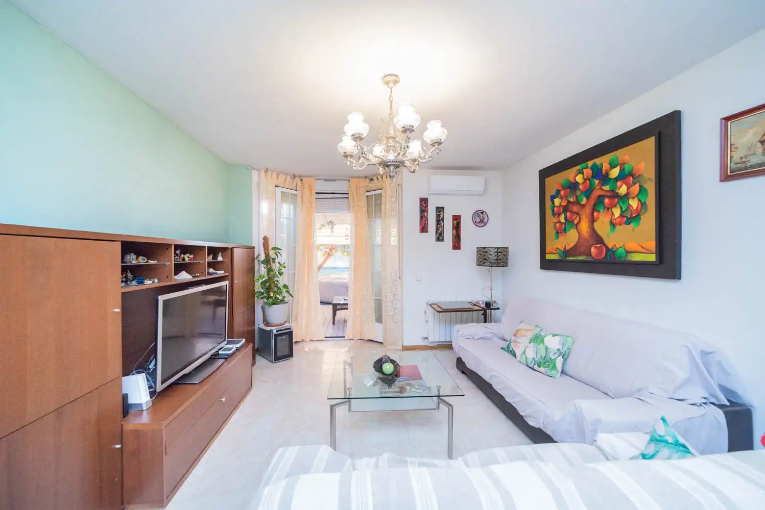 Sala d'estar de Casa adosada en venda en Villanueva del Pardillo amb Aire condicionat, Calefacció i Parquet