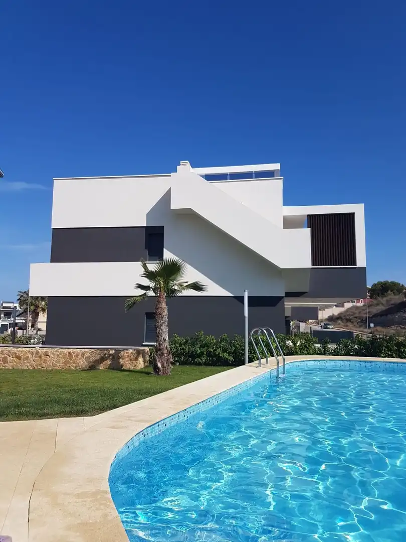 Vista exterior de Ático en venta en Orihuela con Aire acondicionado, Terraza y Trastero