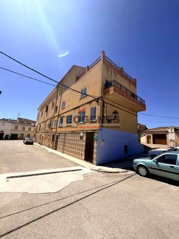 Vista exterior de Casa o chalet en venta en Campos del Paraíso con Calefacción, Terraza y Amueblado