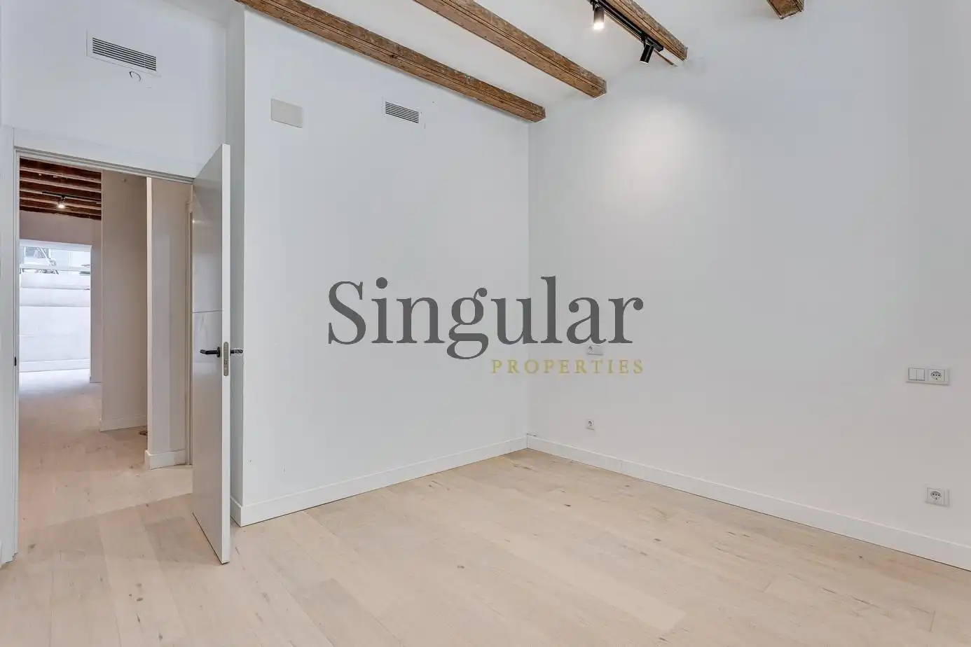 Habitación de Dúplex en venta en Barcelona con Aire acondicionado, Calefacción y Jardín privado