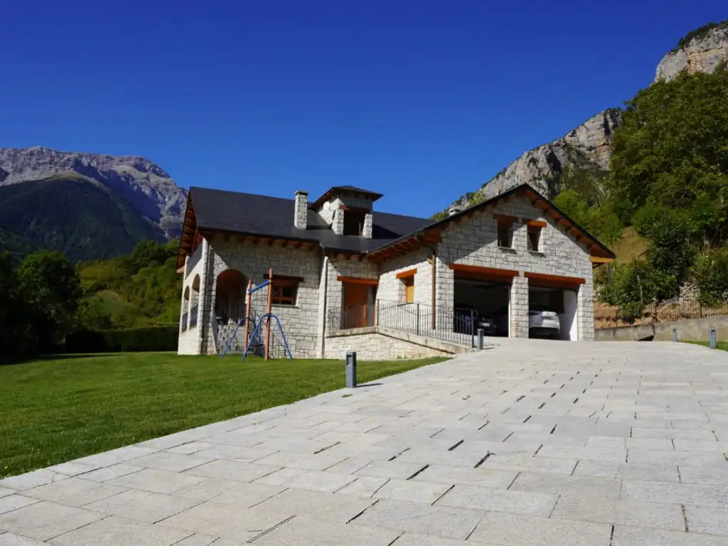 Exterior view of Houses for sale in Bielsa, Huesca