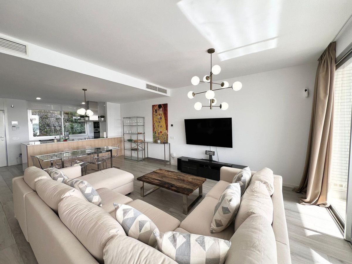 Living room of Single-family semi-detached to rent in Estepona  with Air Conditioner, Heating and Private garden