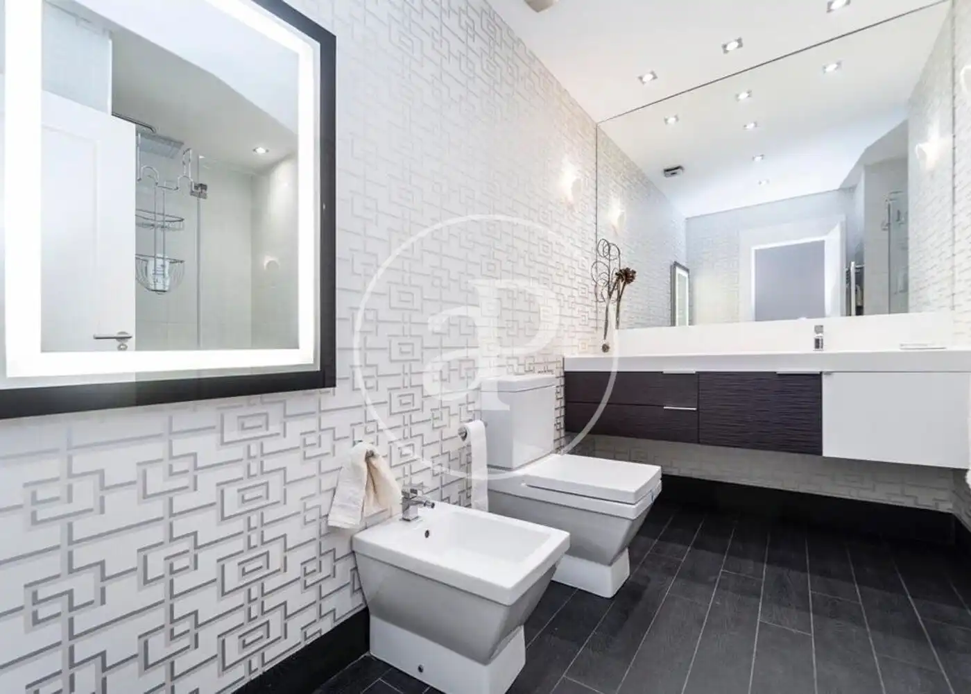 Baño de Piso de alquiler en Madrid con Aire acondicionado y Calefacción
