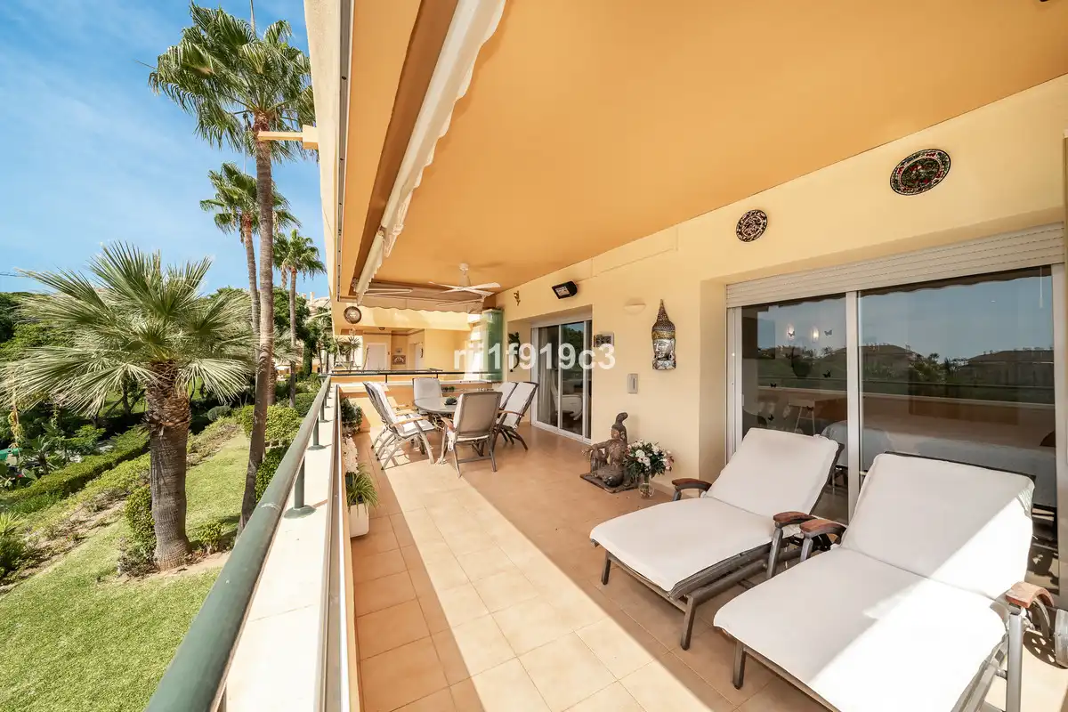 Piso con ascensor en venta en Elviria - Cabopino