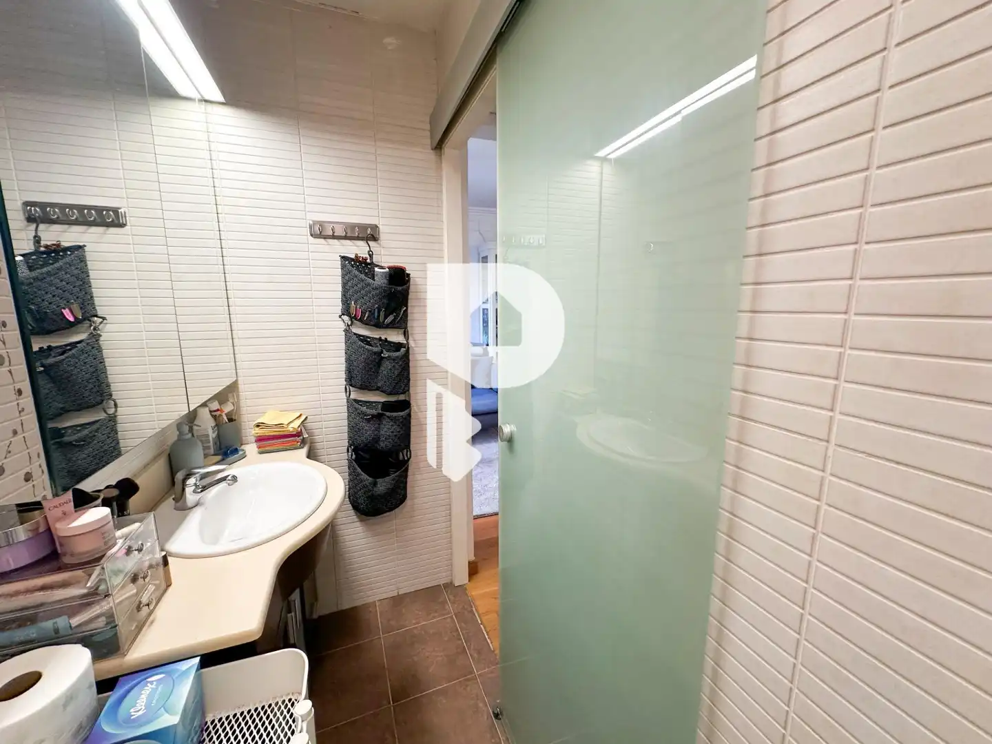 Bathroom of Flat for sale in Cornellà de Llobregat  with Air Conditioner, Heating and Parquet flooring