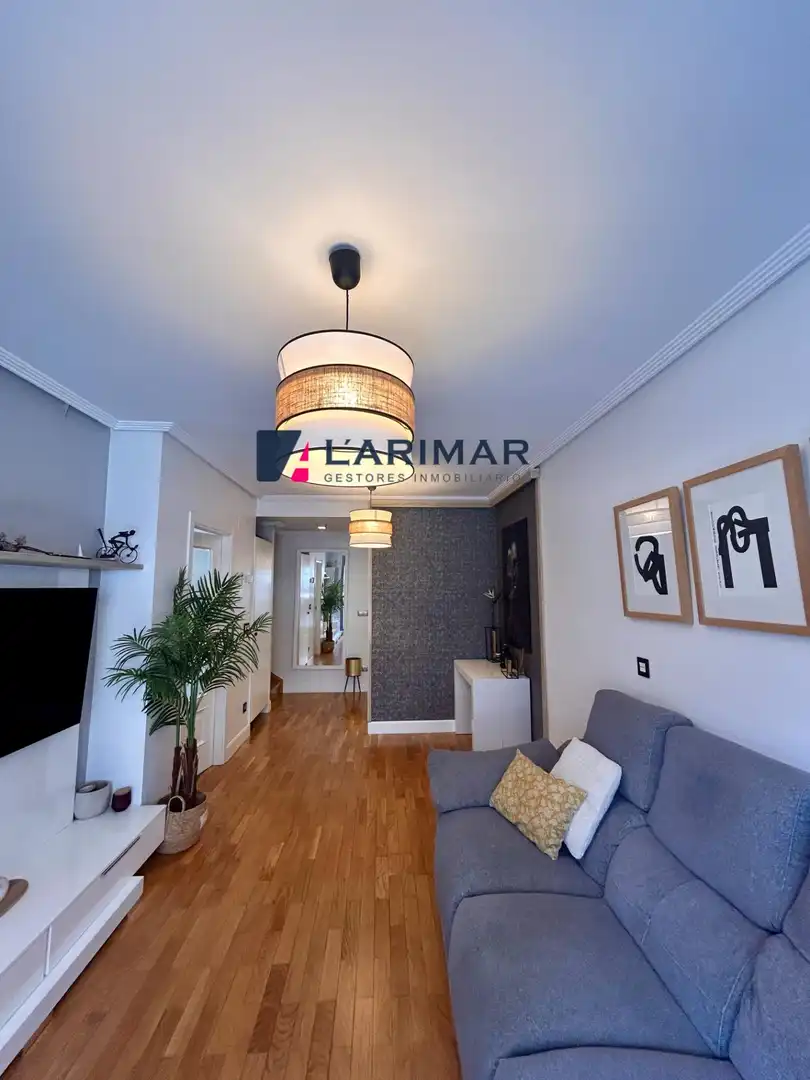 Sala d'estar de Dúplex en venda en Errenteria amb Calefacció, Terrassa i Traster