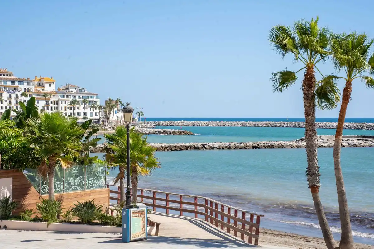Vista exterior de Piso de alquiler en Marbella con Aire acondicionado, Calefacción y Amueblado
