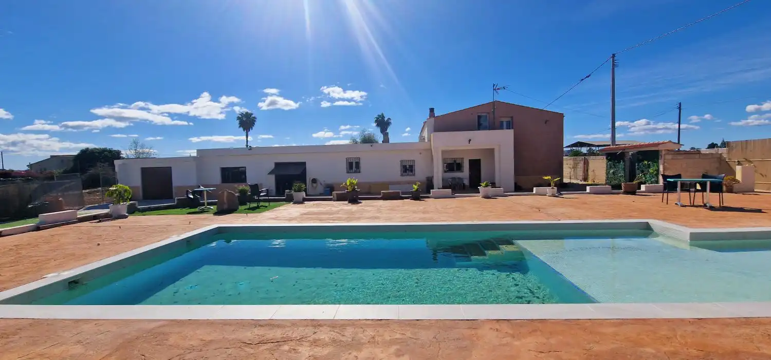 Villa avec piscine à vendre à Dolores