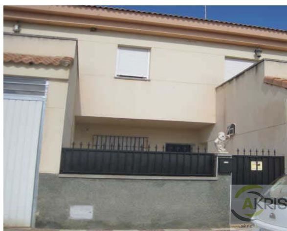 Exterior view of House or chalet for sale in Manzaneque