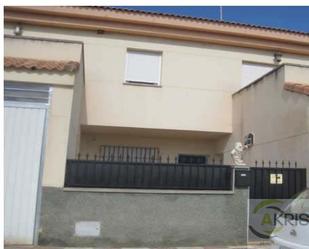 Exterior view of House or chalet for sale in Manzaneque
