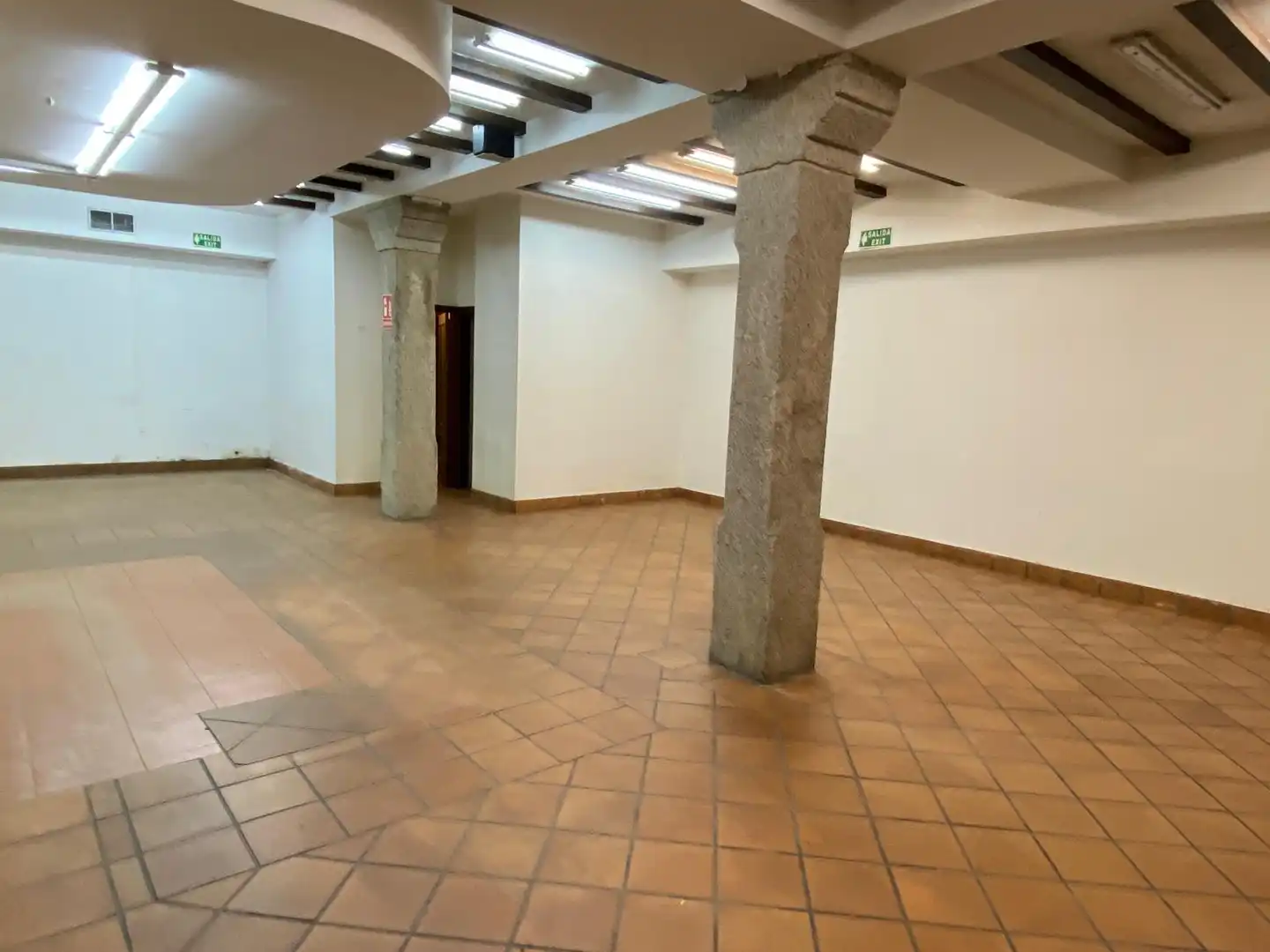 Local de alquiler en Ourense Capital  con Calefacción, Terraza y Amueblado