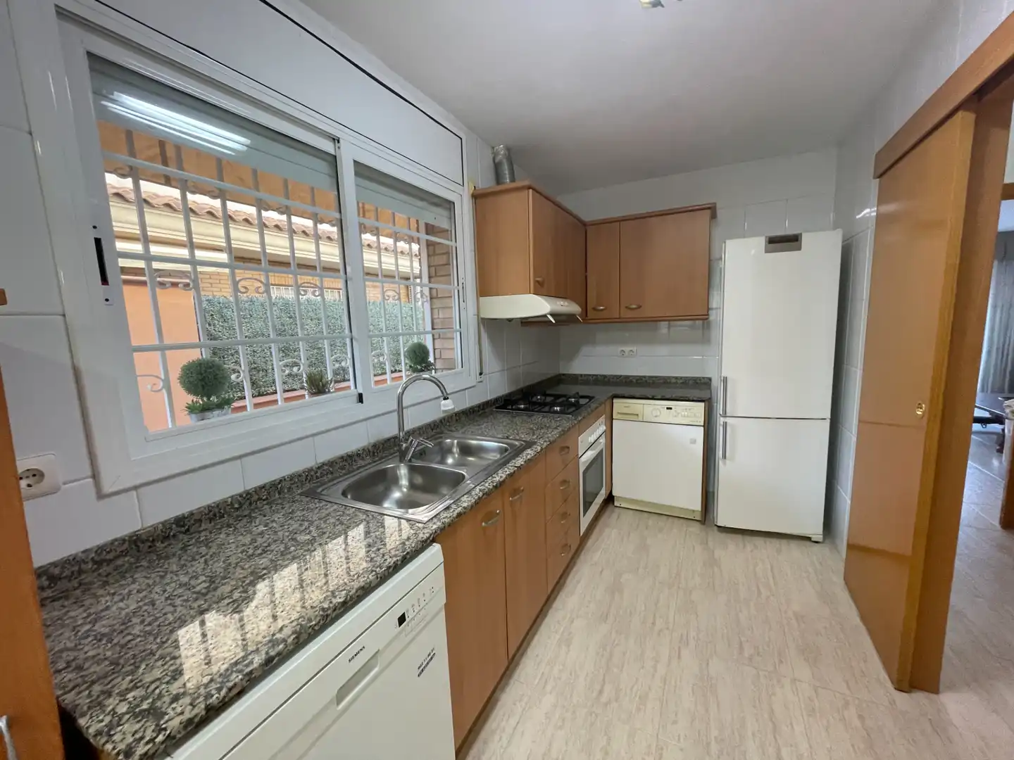 Semi-detached house with terrace for sale in Carrer de Pere Vergés 29, imagen 6