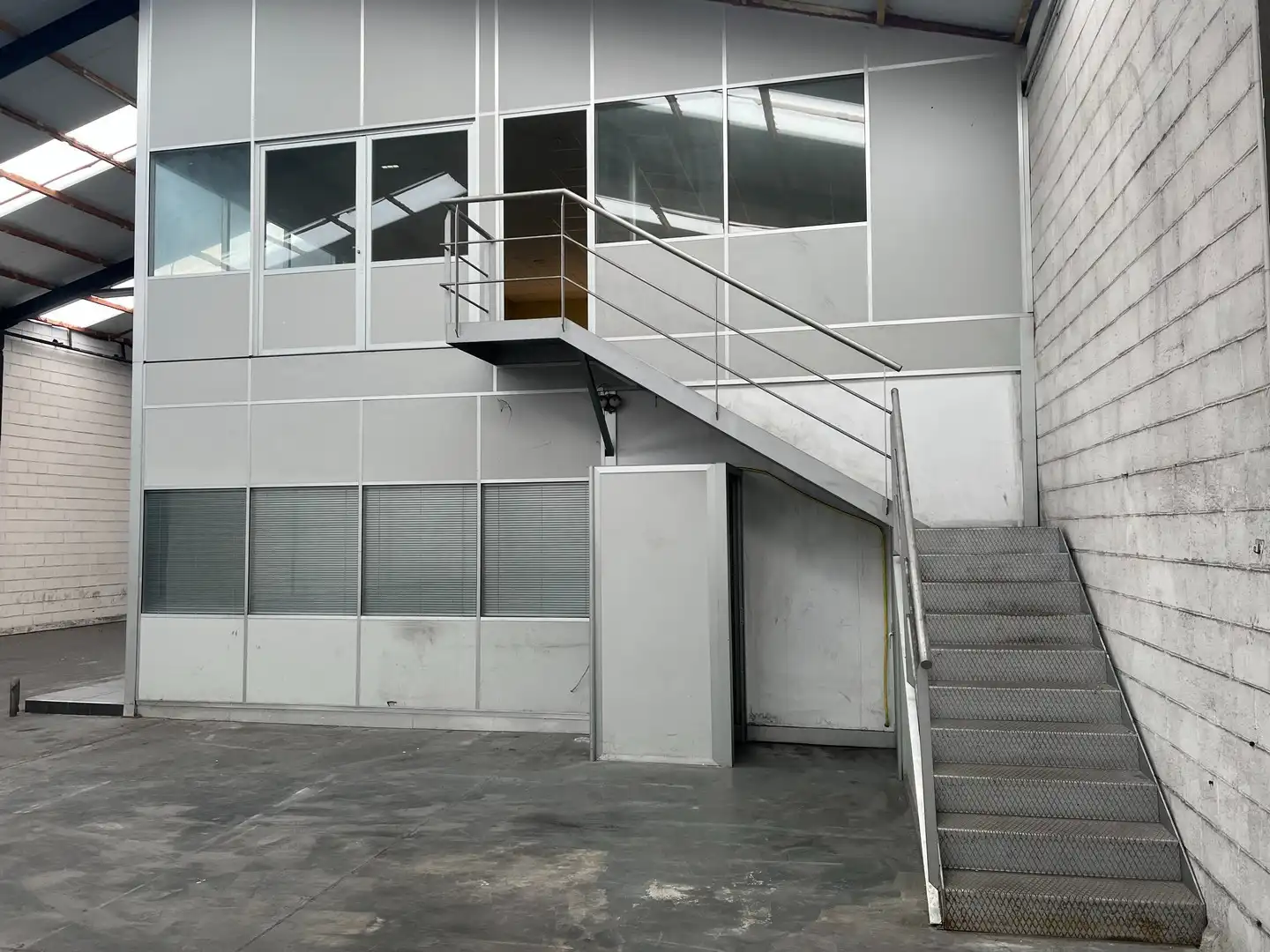Außenansicht von Fabrikhallen zur Miete in Narón