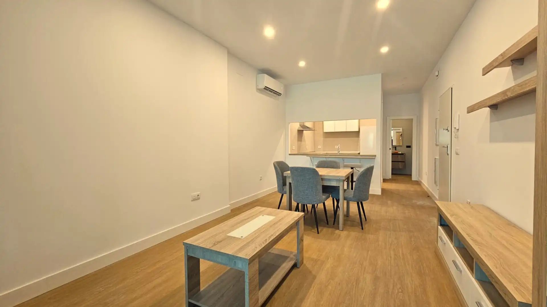 Comedor de Apartamento de alquiler en Espartinas con Aire acondicionado, Calefacción y Parquet