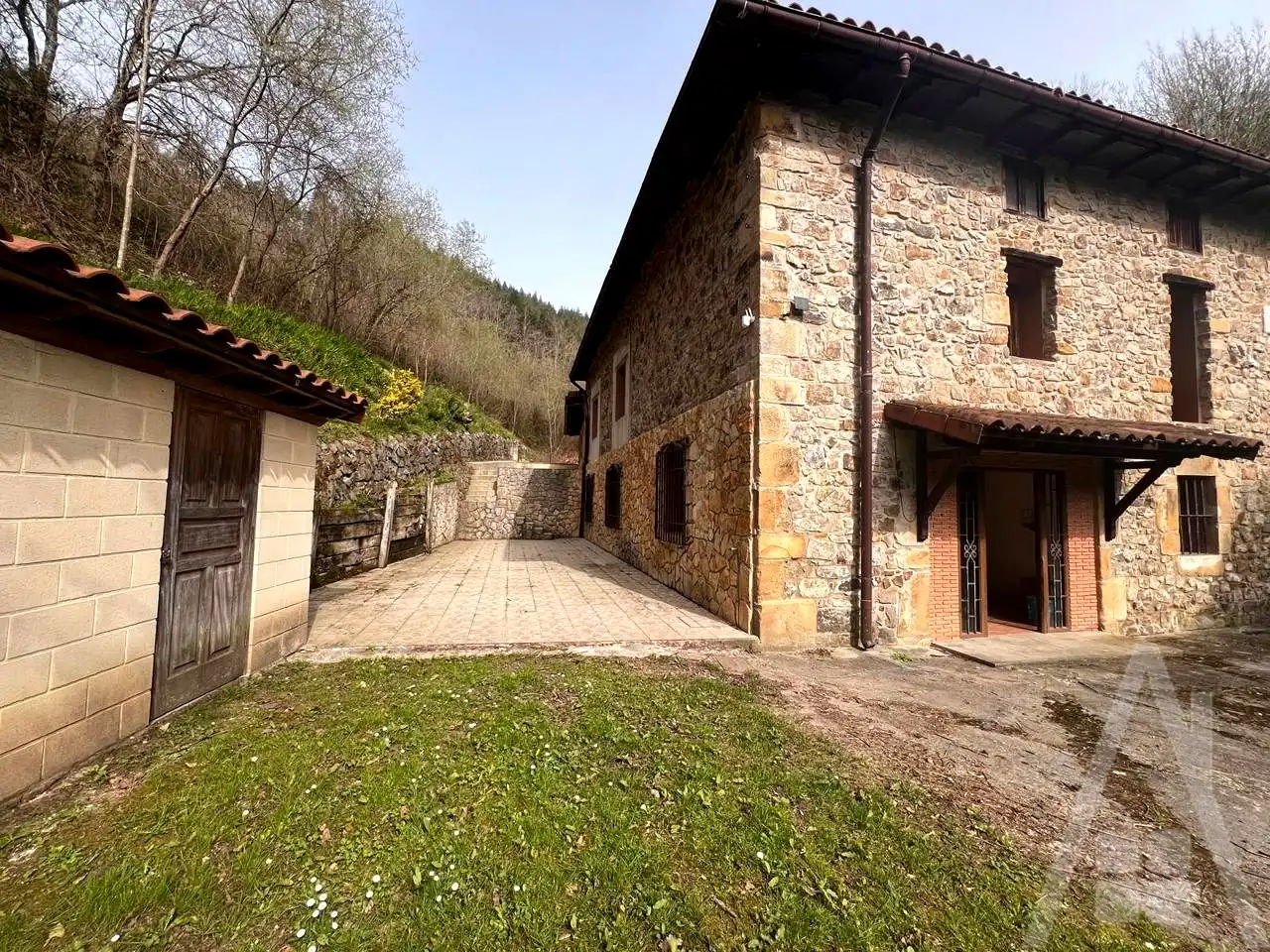 Vista exterior de Casa o xalet en venda en Munitibar-Arbatzegi Gerrikaitz amb Calefacció, Jardí privat i Terrassa