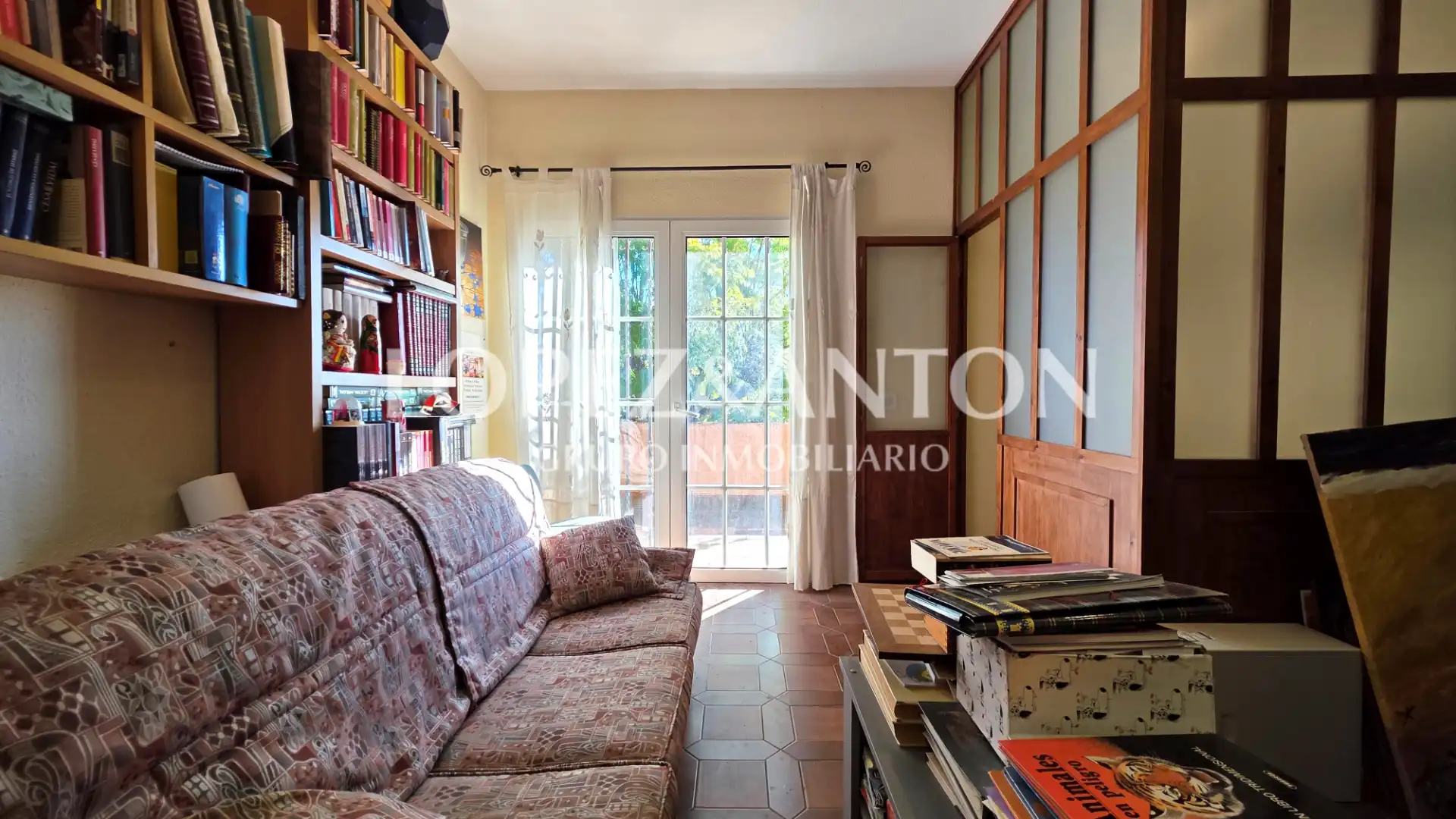 Sala d'estar de Casa o xalet en venda en La Pobla de Vallbona amb Aire condicionat, Calefacció i Jardí privat