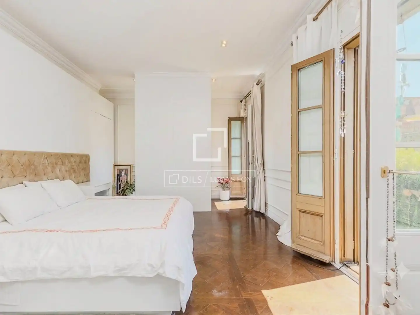 Schlafzimmer von Wohnung zum Verkauf in Barcelona mit Klimaanlage, Parkett und Terrasse