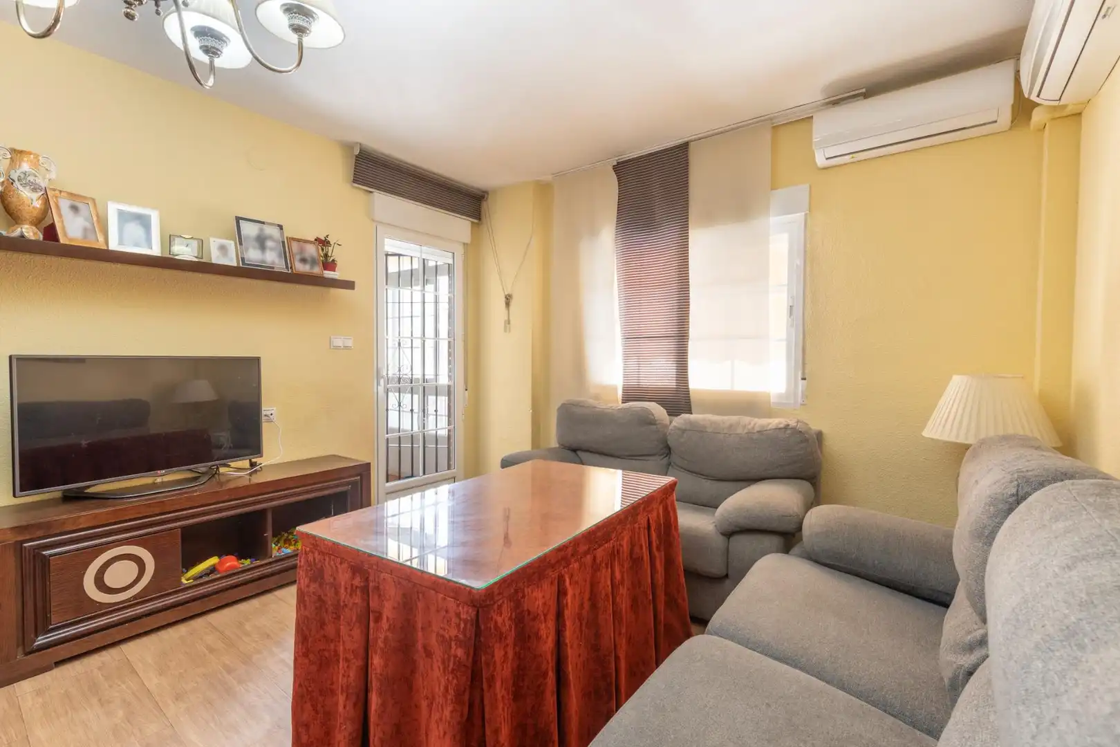 Sala d'estar de Casa o xalet en venda en Armilla amb Aire condicionat, Terrassa i Traster
