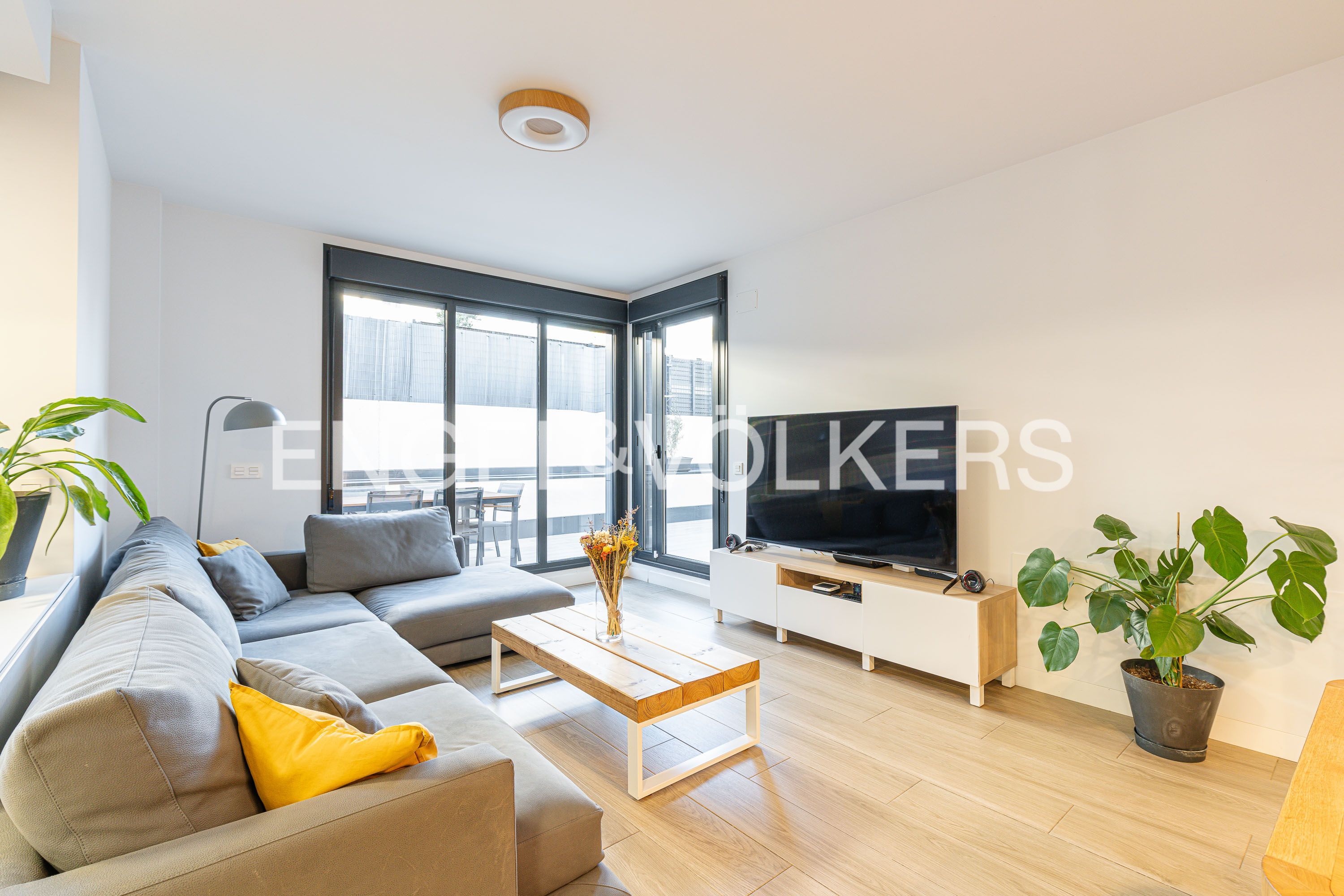 Sala d'estar de Apartament en venda en Boadilla del Monte amb Aire condicionat, Calefacció i Jardí privat