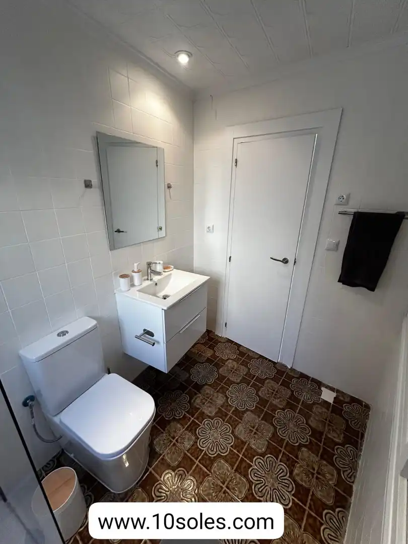 Baño de Piso de alquiler en Orihuela con Terraza y Amueblado