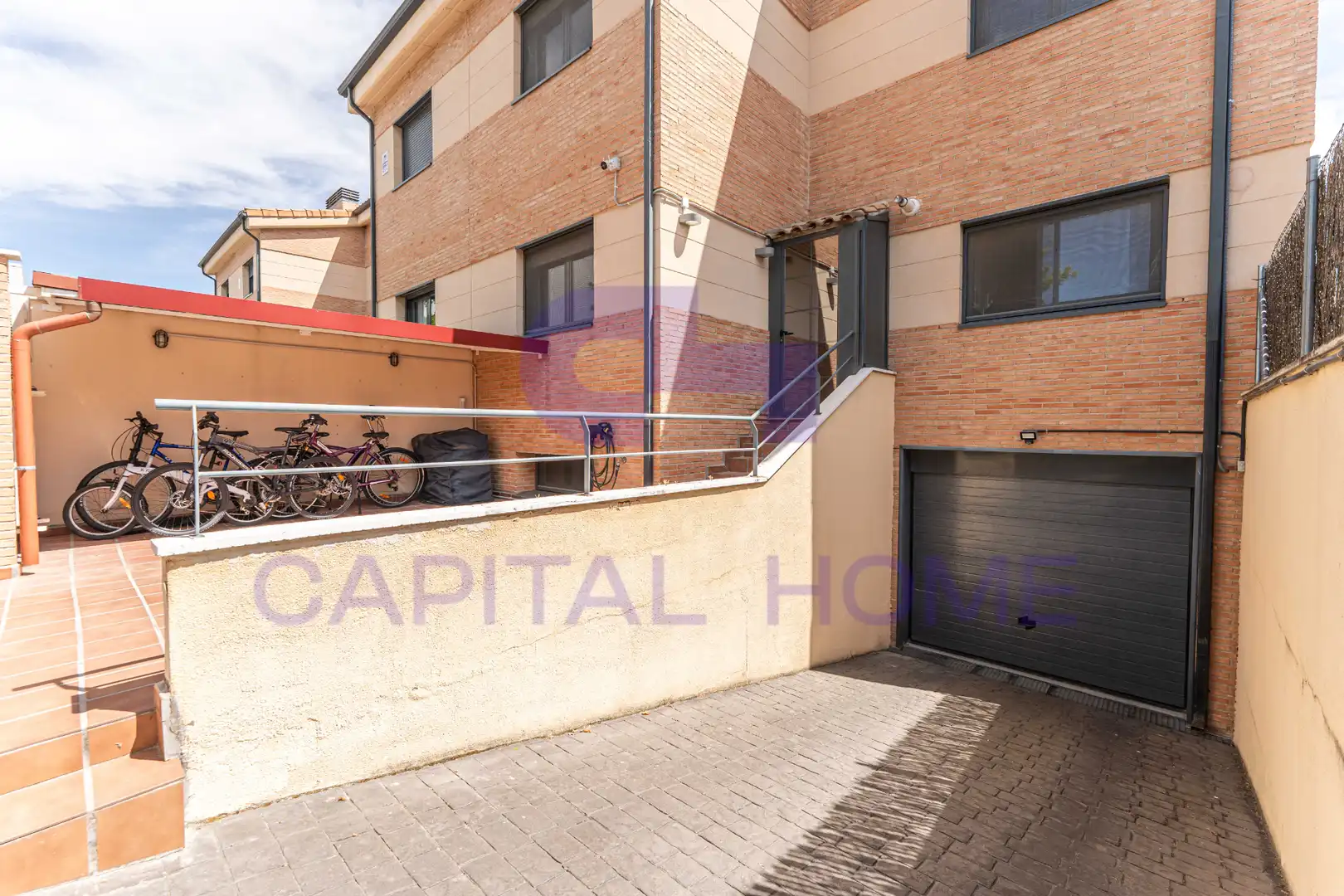 Parking de Casa adosada en venta en Navalcarnero con Aire acondicionado, Calefacción y Jardín privado