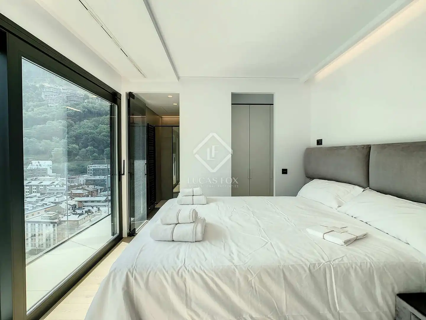 Bedroom of Attic for sale in Madrid  with Air Conditioner, Heating and Terrace