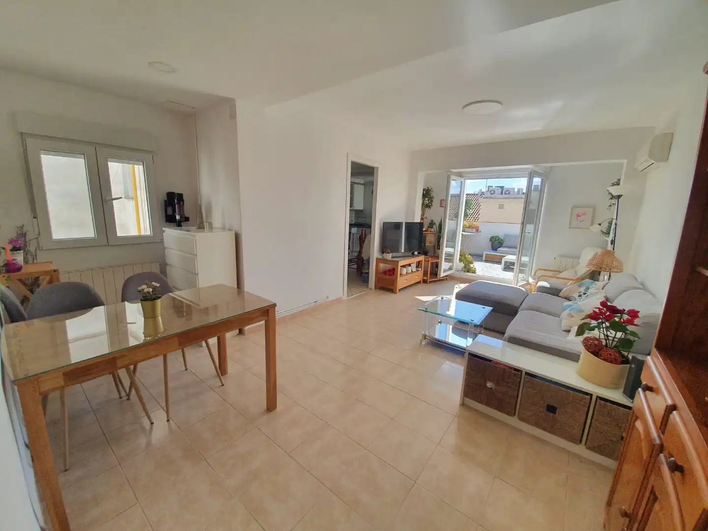 Sala d'estar de Àtic de lloguer en Valencia amb Aire condicionat, Terrassa i Moblat