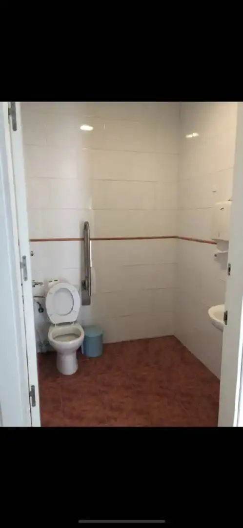 Badezimmer von Geschaftsraum zur Miete in Utrera mit Klimaanlage