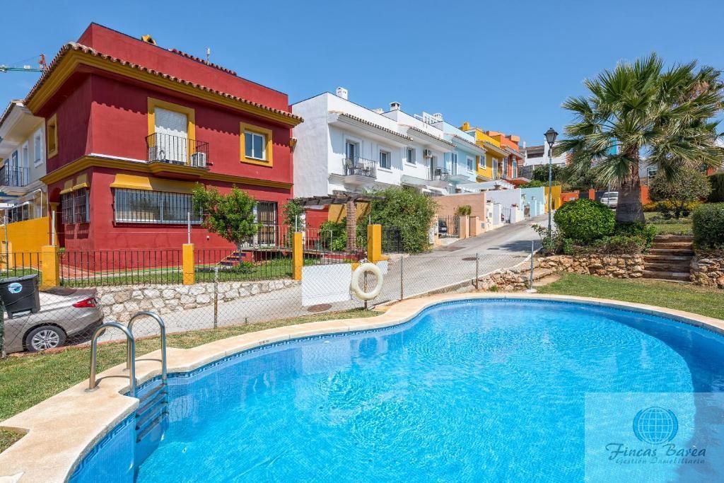 Exterior view of House or chalet for sale in Fuengirola  with Terrace, Balcony and Community pool
