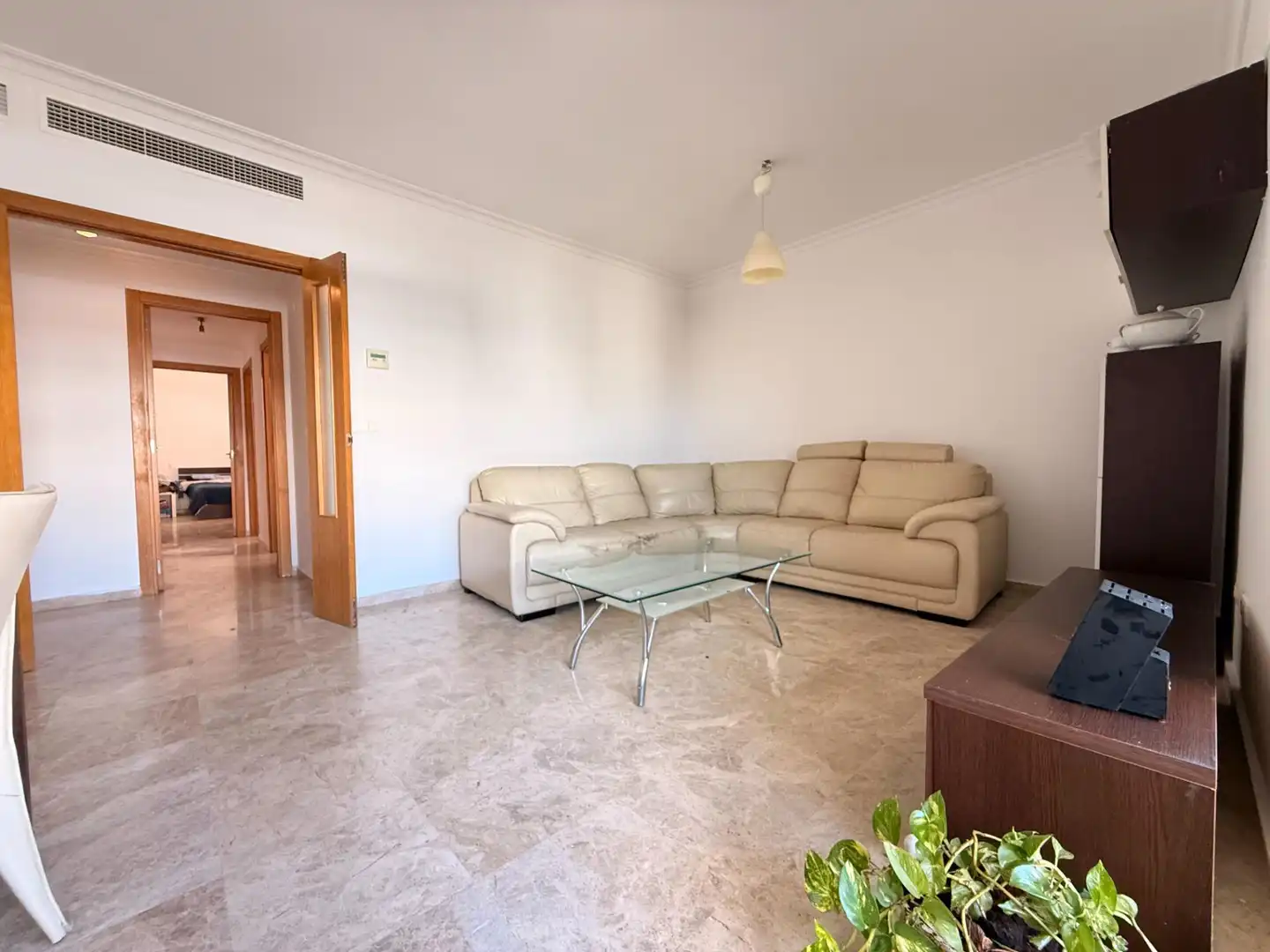 Sala de estar de Piso en venta en Mairena del Aljarafe con Piscina comunitaria