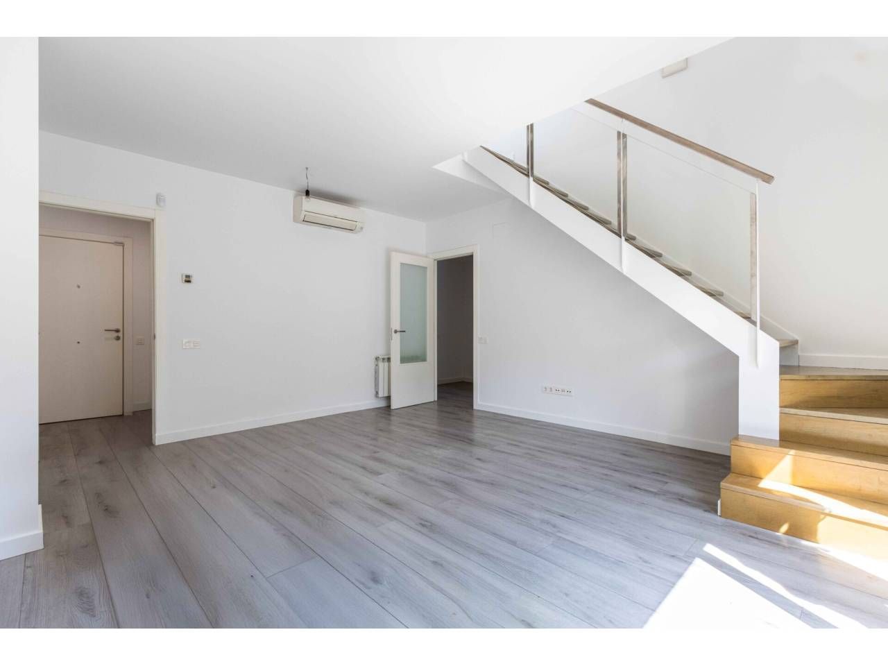 Duplex for sale in Terrassa  with Air Conditioner, Heating and Parquet flooring