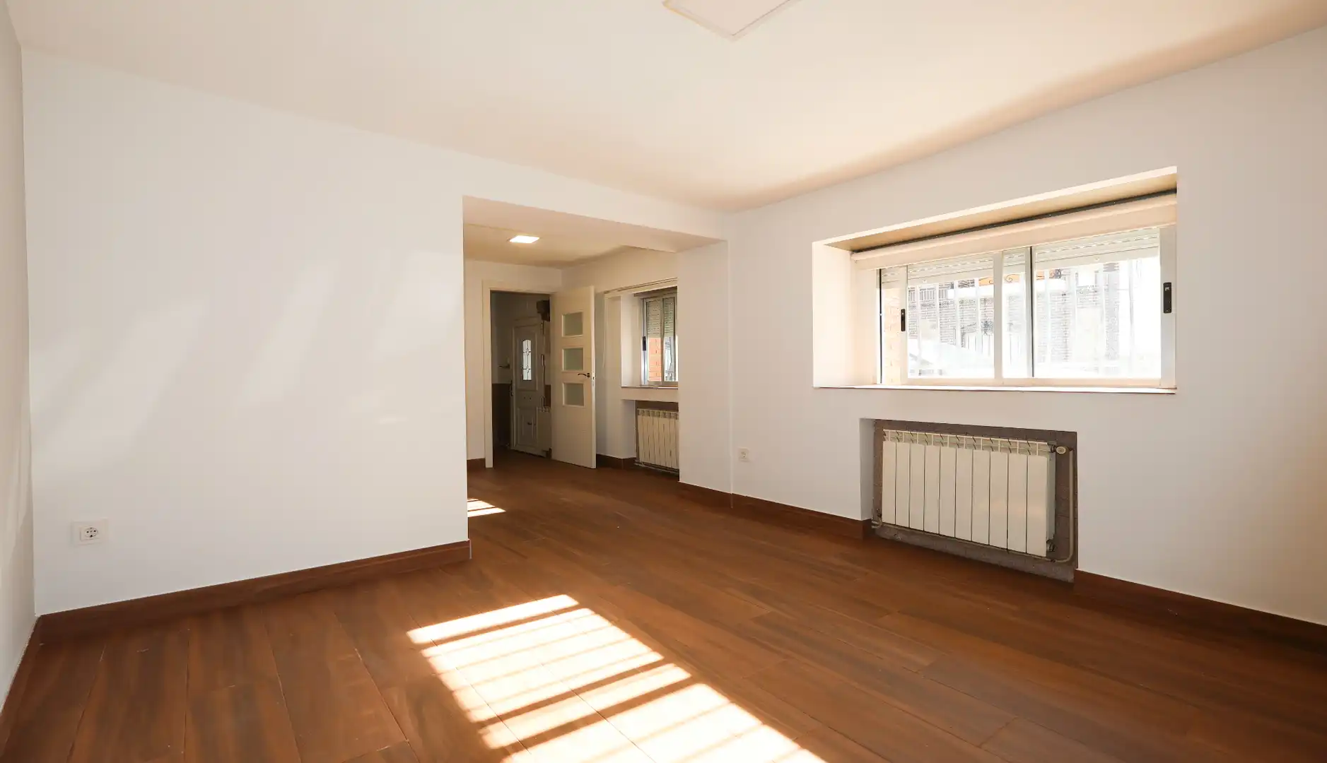 Einfamilien-Reihenhaus zum Verkauf in Moraleja de Enmedio mit Terrasse und Balkon
