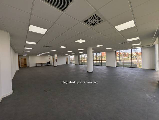 Oficina en Alquiler en frederic mompou en Centre