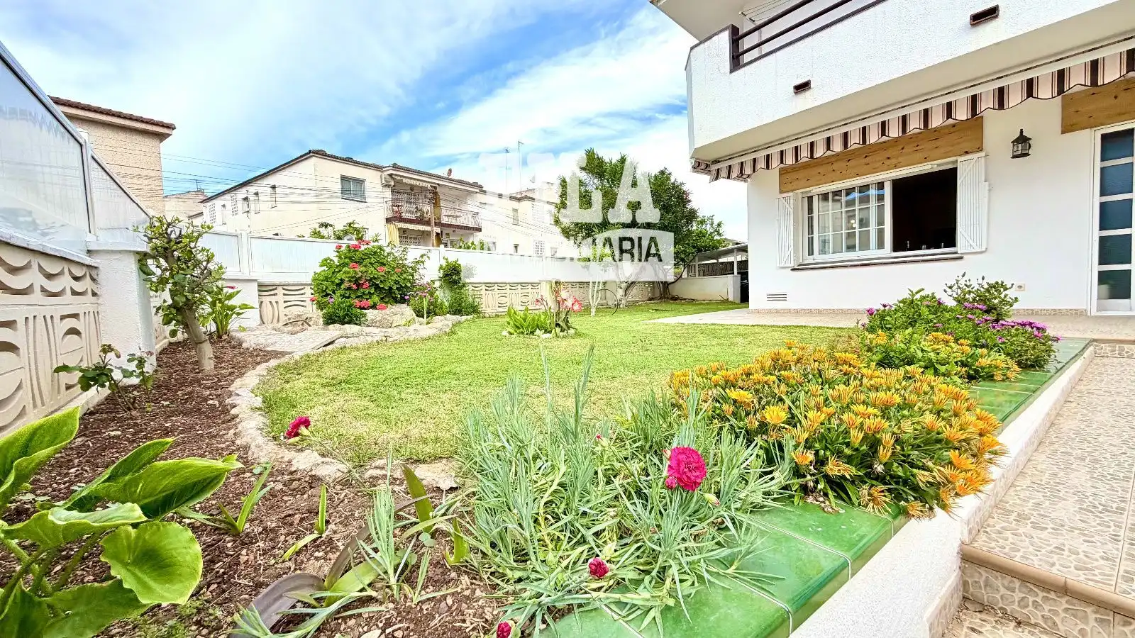 Jardí de Casa o xalet en venda en Cunit amb Aire condicionat, Calefacció i Jardí privat