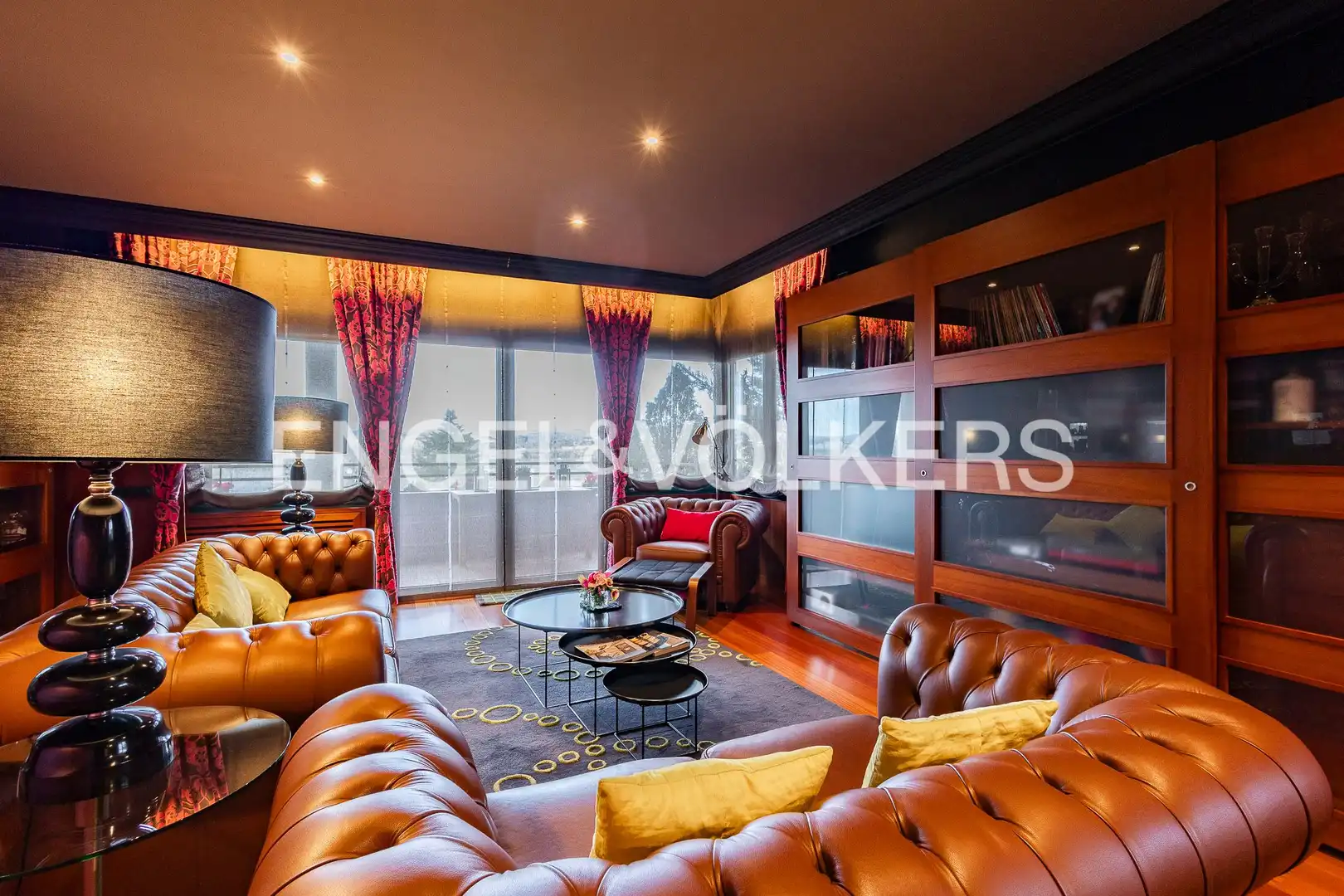 Living room of Houses for sale in Sant Cugat del Vallès  with Heating, Private garden and Parquet flooring