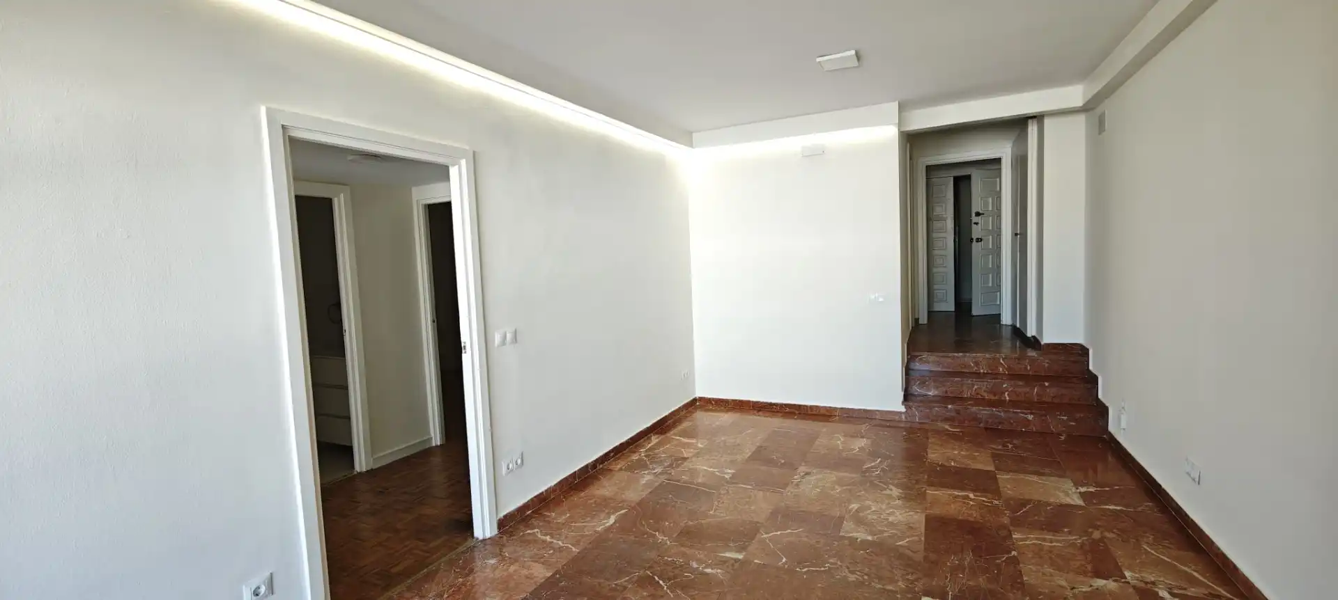 Flat for rent in  Sevilla Capital  with Air Conditioner and Terrace