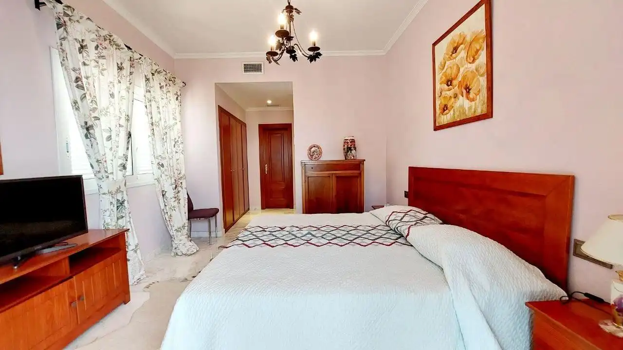 Habitación de Casa adosada en venta en Santiago del Teide con Trastero, Jacuzzi y Piscina comunitaria